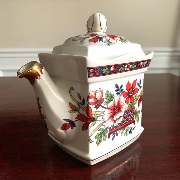 Windsor England Red Floral Square Ceramic Tea Pot - Picture 4 of 13